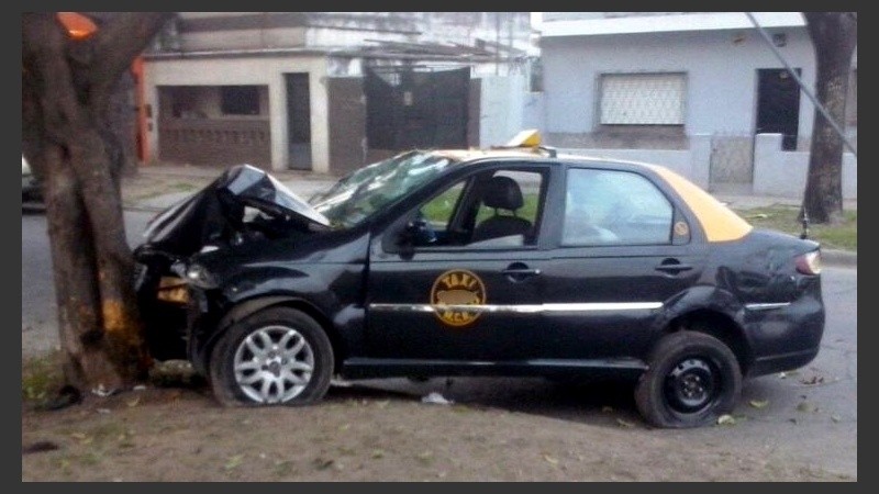 Se investiga qué llevó al taxista a perder el control del auto.