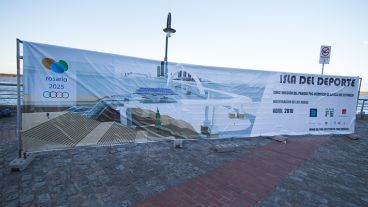 Rosario 2025: una "Isla del deporte" frente a la ciudad. Una presentación de obra colosal de ficción dentro del marco de la Bienalsur.