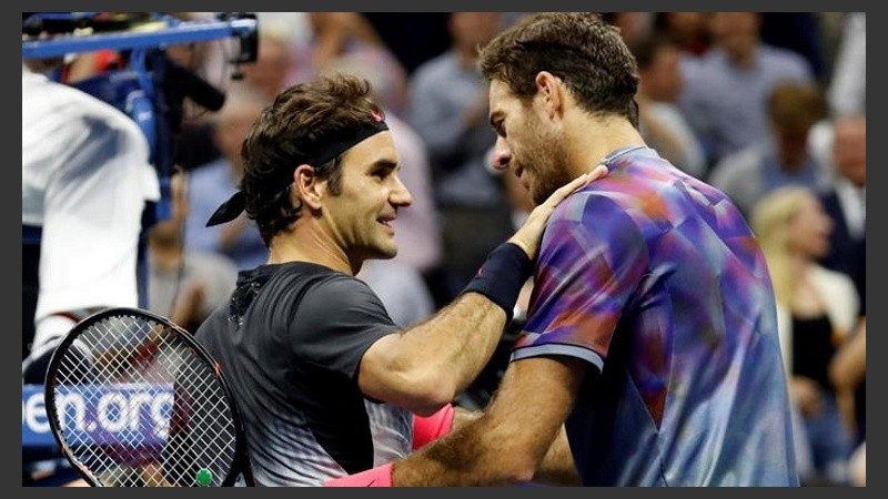 Roger felicita a Delpo al final.