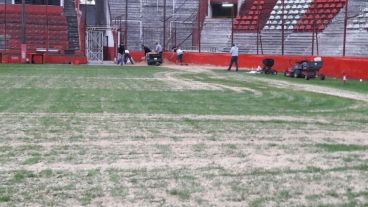 Parece una playa: arena en el terreno del Ducó.