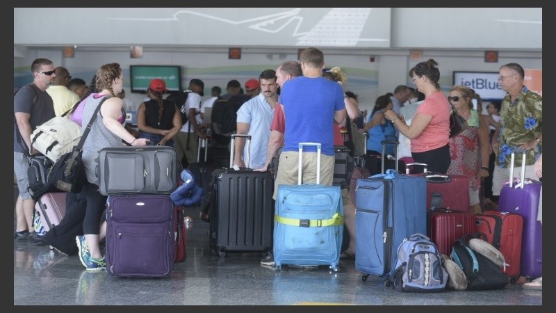 Cientos de turistas canadienses abandonan la República Dominicana ante la llegada del Huracán Irma. 