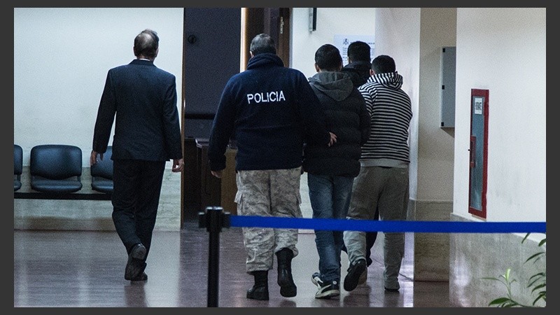 Los 18 policías detenidos fueron imputados en una audiencia.