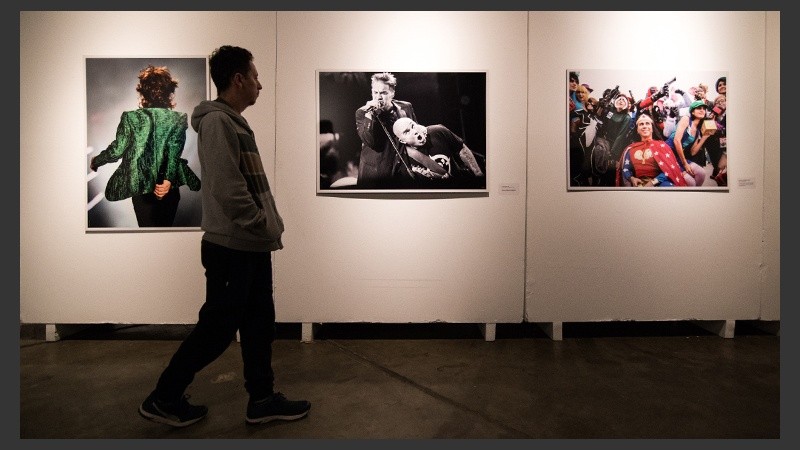 La 28° Muestra Anual de Fotoperiodismo quedó inaugurada este jueves en los galpones del CEC. (Alan Monzón/Rosario3.com)