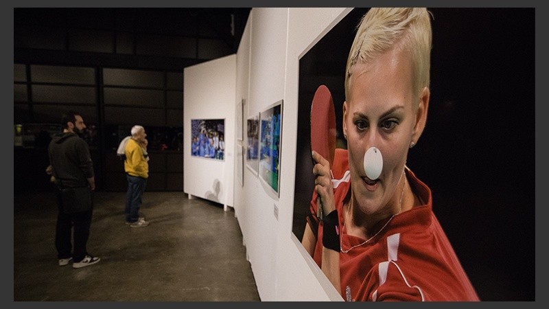 La 28° Muestra Anual de Fotoperiodismo quedó inaugurada este jueves en los galpones del CEC. (Alan Monzón/Rosario3.com)