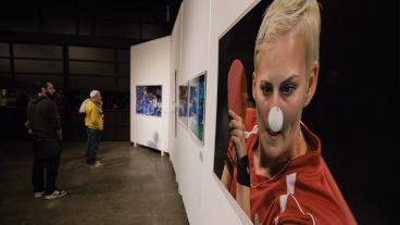 La 28° Muestra Anual de Fotoperiodismo quedó inaugurada este jueves en los galpones del CEC. (Alan Monzón/Rosario3.com)