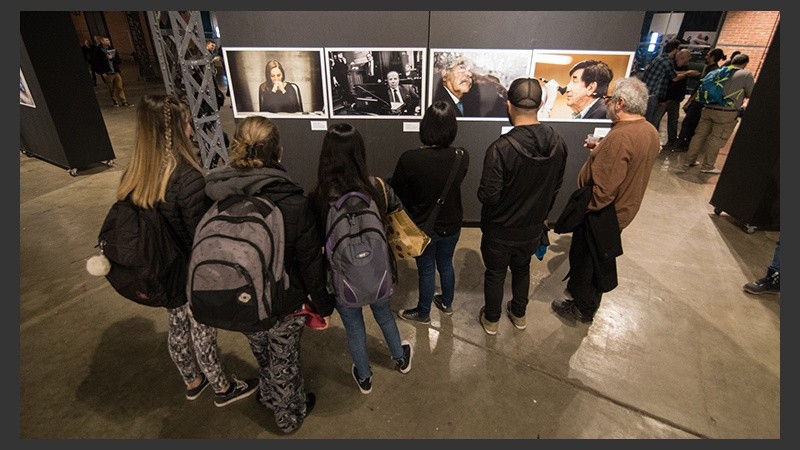 La 28° Muestra Anual de Fotoperiodismo quedó inaugurada este jueves en los galpones del CEC. (Alan Monzón/Rosario3.com)