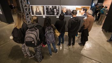 La 28° Muestra Anual de Fotoperiodismo quedó inaugurada este jueves en los galpones del CEC. (Alan Monzón/Rosario3.com)