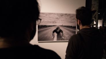 La 28° Muestra Anual de Fotoperiodismo quedó inaugurada este jueves en los galpones del CEC. (Alan Monzón/Rosario3.com)