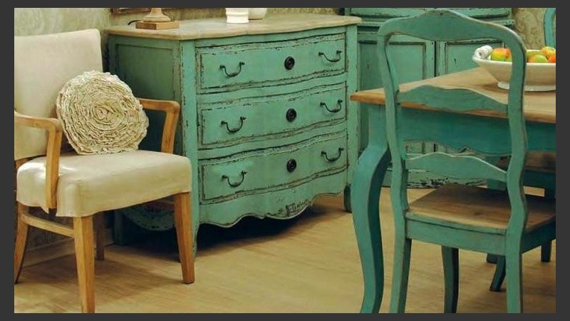 Una de las alternativas es darles vida con un toque de color.