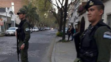 "¿Quién dio la orden de este accionar que viola los protocolos de seguridad?"