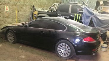 Cupé Mercedes Benz, Audi A5 y camionetas Land Rover y Dodge RAM, entre lo encontrado.