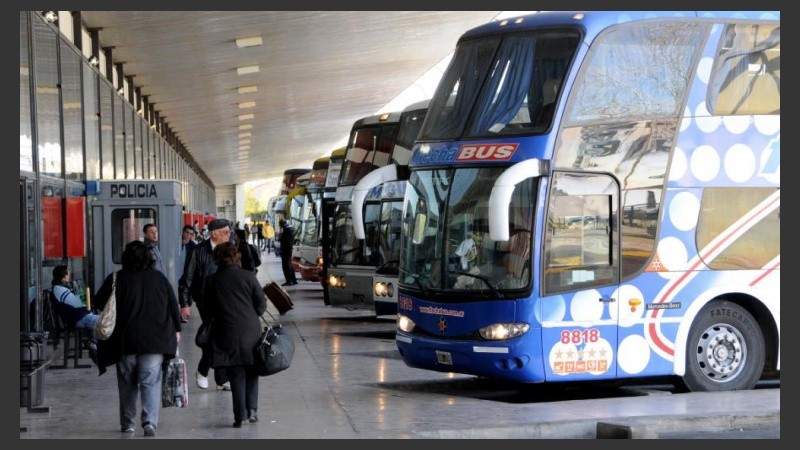Los micros de larga distancia empezaban a retomar sus servicios este mediodía. 