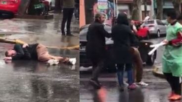 Ricardo Darín, junto a su mujer, Florencia Bas, y un grupo de vecinos.