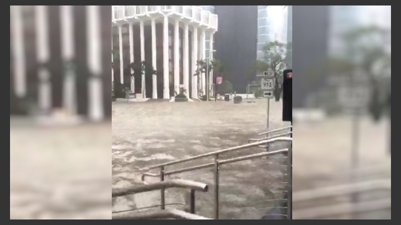 Así lucía Brickell, el distrito financiero de Miami, desde un edificio de la zona.