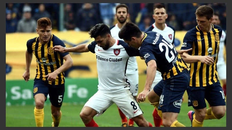 Casi sin desempeños individuales para destacar en el local.