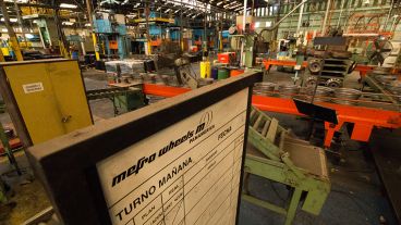 Una postal de la fábrica de llantas en Rosario.