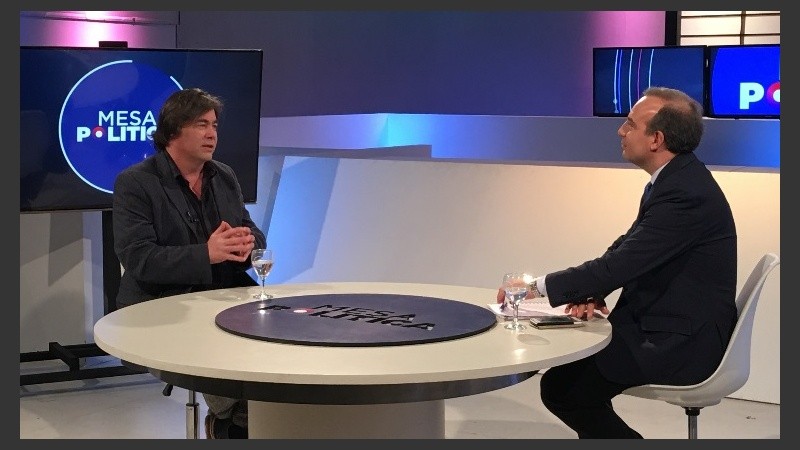Alejandro Vila en los estudios de Mesa Política, en El Tres.