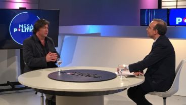 Alejandro Vila en los estudios de Mesa Política, en El Tres.