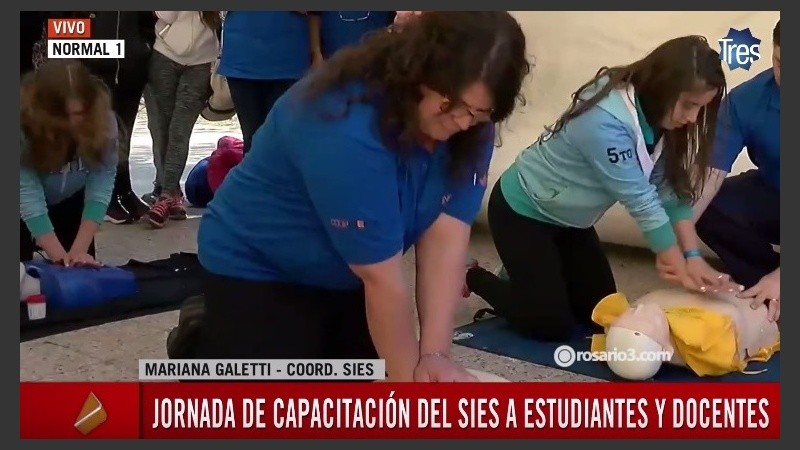 Alumnos y docentes del Normal 1 fueron capacitados este martes.