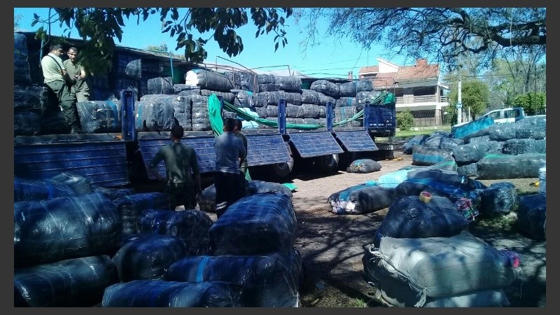 Los vehículos fueron requisados en una estación de servicio.