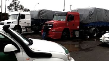 Los vehículos fueron requisados en una estación de servicio.