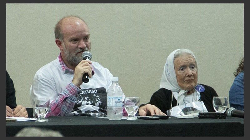 Sergio Maldonado y Nora Cortiñas (Madres de Plaza de Mayo Línea Fundadora) en Rosario. (Alan Monzón/Rosario3.com)