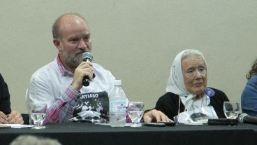 Sergio Maldonado y Nora Cortiñas (Madres de Plaza de Mayo Línea Fundadora) en Rosario. (Alan Monzón/Rosario3.com)
