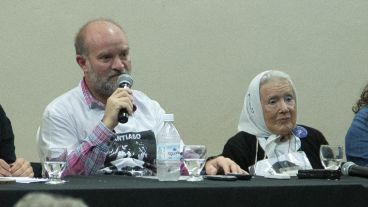 Sergio Maldonado y Nora Cortiñas (Madres de Plaza de Mayo Línea Fundadora) en Rosario. (Alan Monzón/Rosario3.com)
