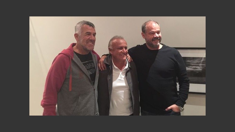 Lejos de la política, cerca del humor.