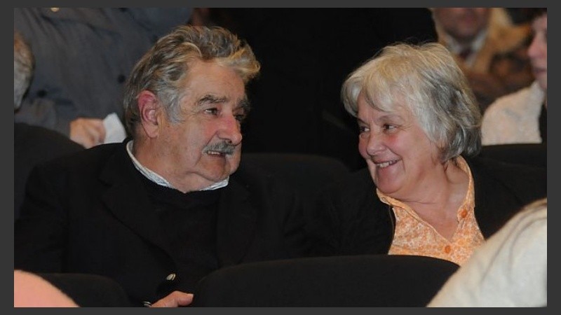 El ex presidente de Uruguay junto a su esposa, hoy vicepresidenta.