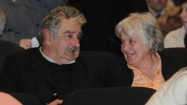 El ex presidente de Uruguay junto a su esposa, hoy vicepresidenta.