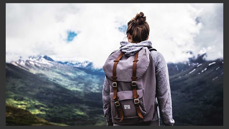 Antes de iniciar una carrera universitaria, algunos jóvenes se toman un año para viajar por el mundo.