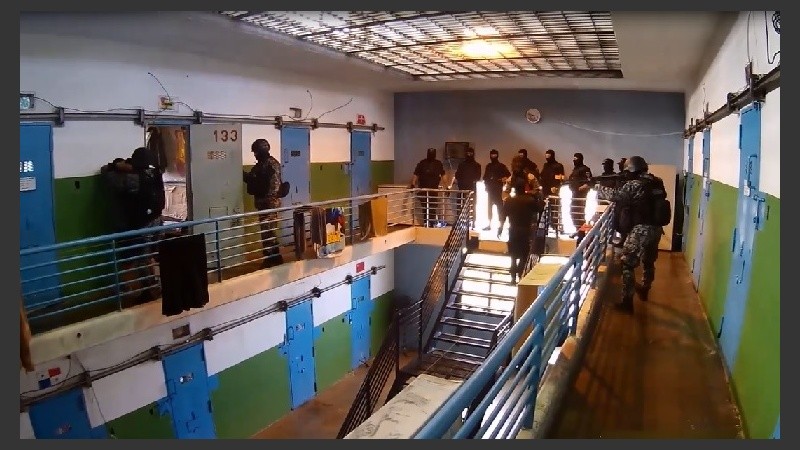 El flamante grupo comando actúa sin aviso previo a los directores de los penales.