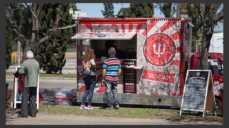Los Food Trucks hicieron su debut este jueves al mediodía en el Parque Sunchales.