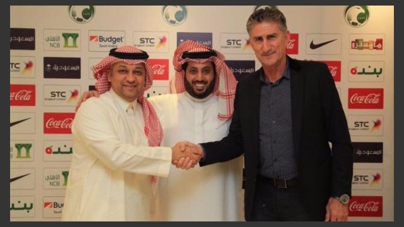 El Patón fue presentado este jueves por los jeques árabes.