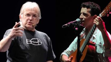 En el escenario: doce cartas y un escritor, canciones y un músico.