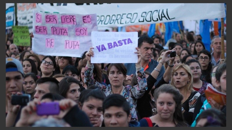 Postal de una de las marchas en Rosario contra la violencia de género.