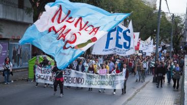 Los estudiantes marcharon por el centro de la ciudad este viernes por la tarde.