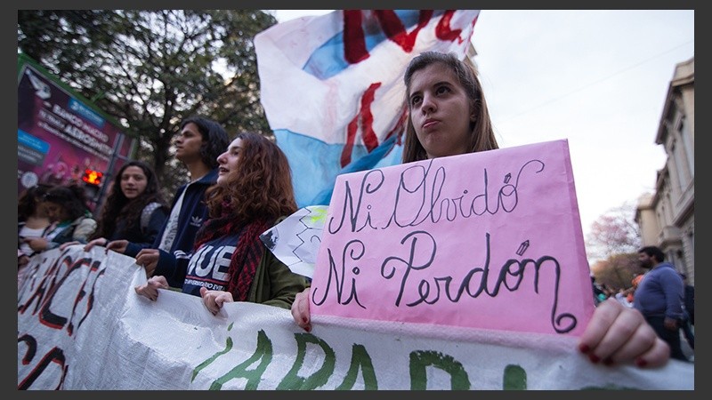 Los estudiantes marcharon por el centro de la ciudad este viernes por la tarde.