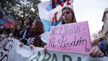 Los estudiantes marcharon por el centro de la ciudad este viernes por la tarde.