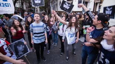 Los estudiantes marcharon por el centro de la ciudad este viernes por la tarde.