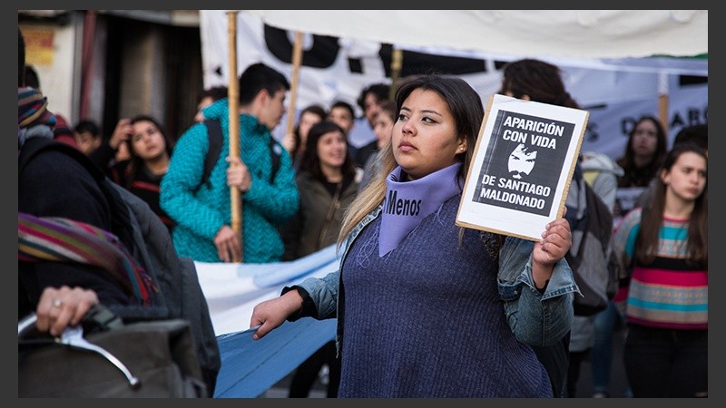 Los estudiantes marcharon por el centro de la ciudad este viernes por la tarde.