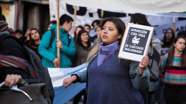 Los estudiantes marcharon por el centro de la ciudad este viernes por la tarde.