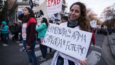 Los estudiantes marcharon por el centro de la ciudad este viernes por la tarde.