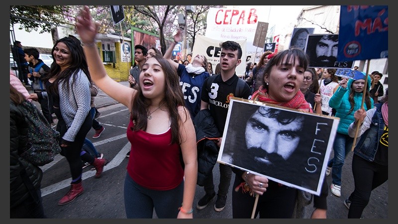 Los estudiantes marcharon por el centro de la ciudad este viernes por la tarde.