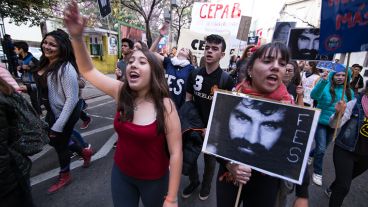 Los estudiantes marcharon por el centro de la ciudad este viernes por la tarde.