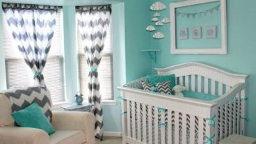 La cuna es aconsejable que se ubique lejos de la puerta y la cabecera debe estar sobre una pared.