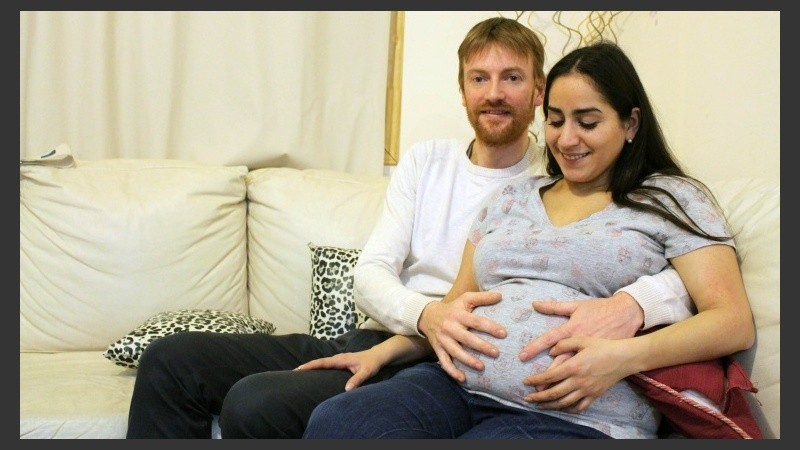 La feliz pareja fueguina en la dulce espera.