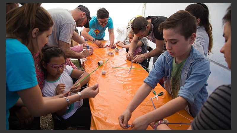 Hubo talleres donde se enseñaba a armar barriletes.