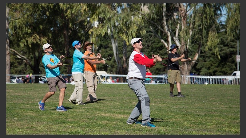 Los expertos totalmente coordinados haciendo una exhibición. 